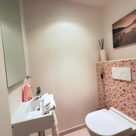 Bright 2br Flat W Free Parking&outdoor Space Mamer