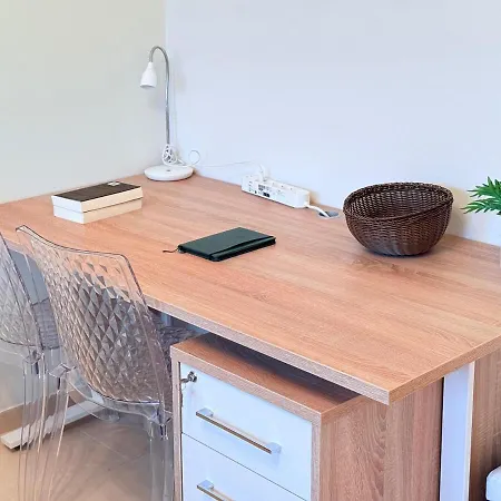 Bright 2br Flat W Free Parking&outdoor Space *