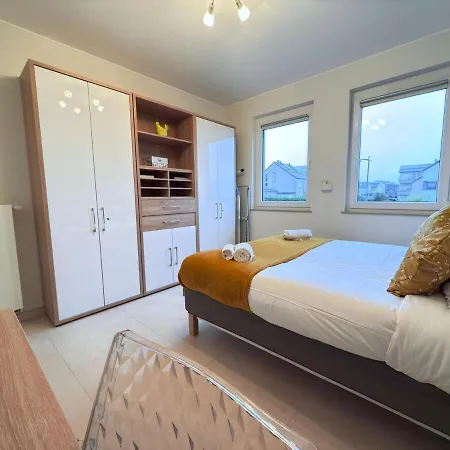 Bright 2br Flat W Free Parking&outdoor Space Apartment *