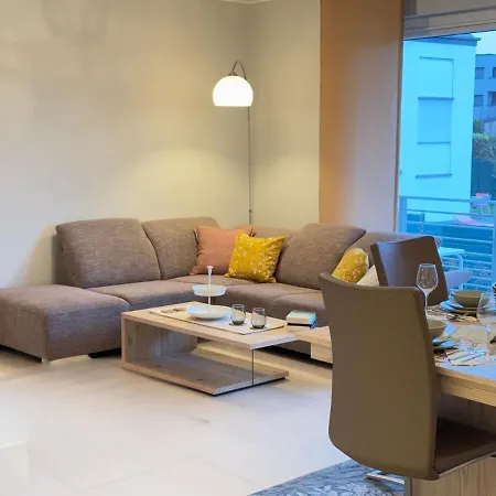 Apartment Bright 2br Flat W Free Parking&outdoor Space *