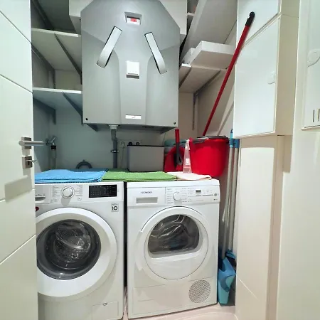 Apartment Bright 2br Flat W Free Parking&outdoor Space