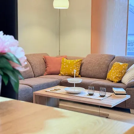 Bright 2br Flat W Free Parking&outdoor Space