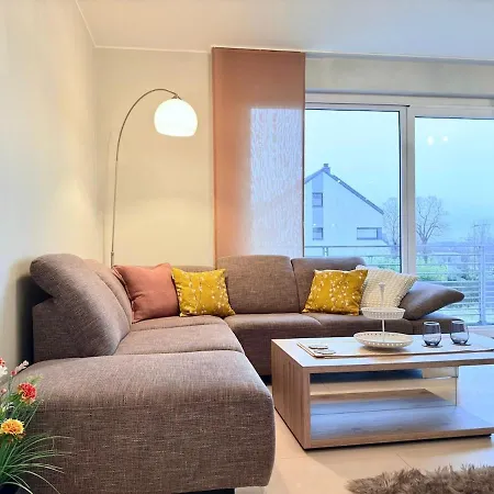 Apartment Bright 2br Flat W Free Parking&outdoor Space